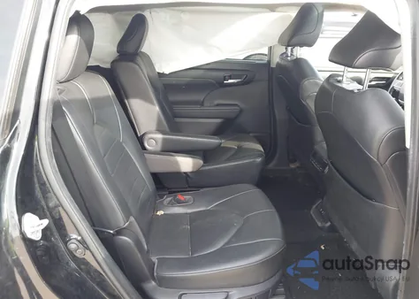 2021 Toyota Highlander Xle z USA, uszkodzony, nr VIN 5TDGZRAH8MS035207